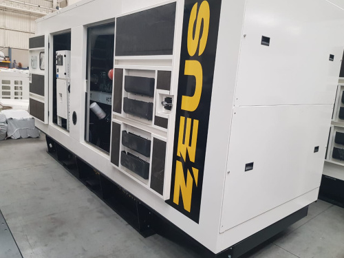Дизельный генератор ZEUS AD110-T400C в кожухе